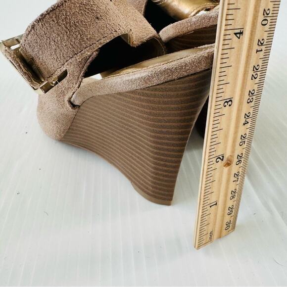 NWOT Ann Taylor Loft suede peep toe wedges tan size 7 stacked heel - Picture 9 of 12